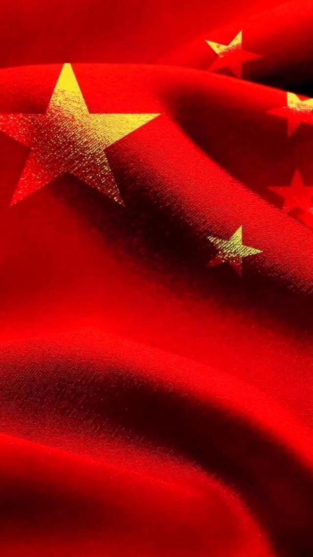 烂!70岁钟发翻拍《僵尸叔叔》,擦边卖肉制作粗糙