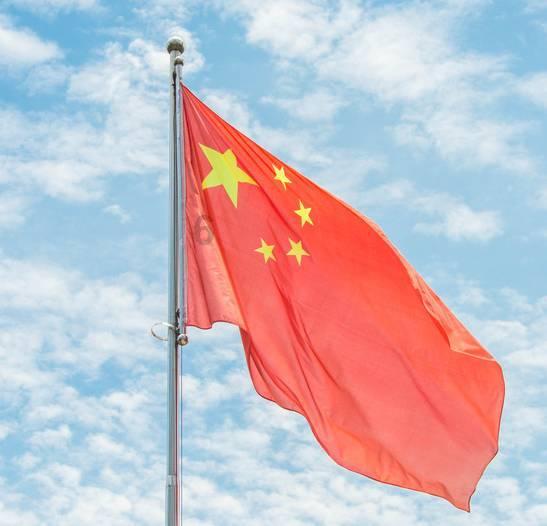 迈巴赫S480升级原厂后轮转向系统，提升操控性能与驾驶乐趣