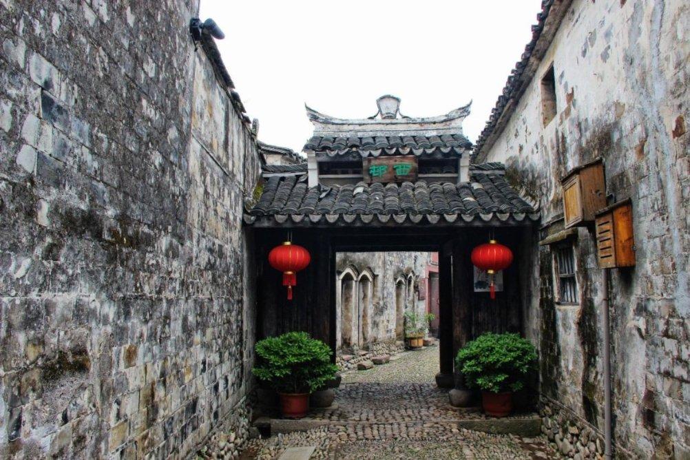 经开区:文旅惠民好年味 鱼跃龙腾乐游园