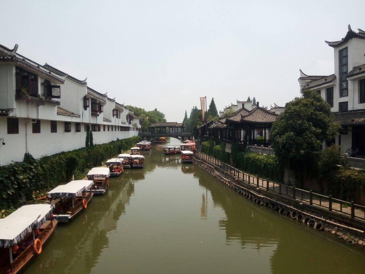 困在俱乐部的少女